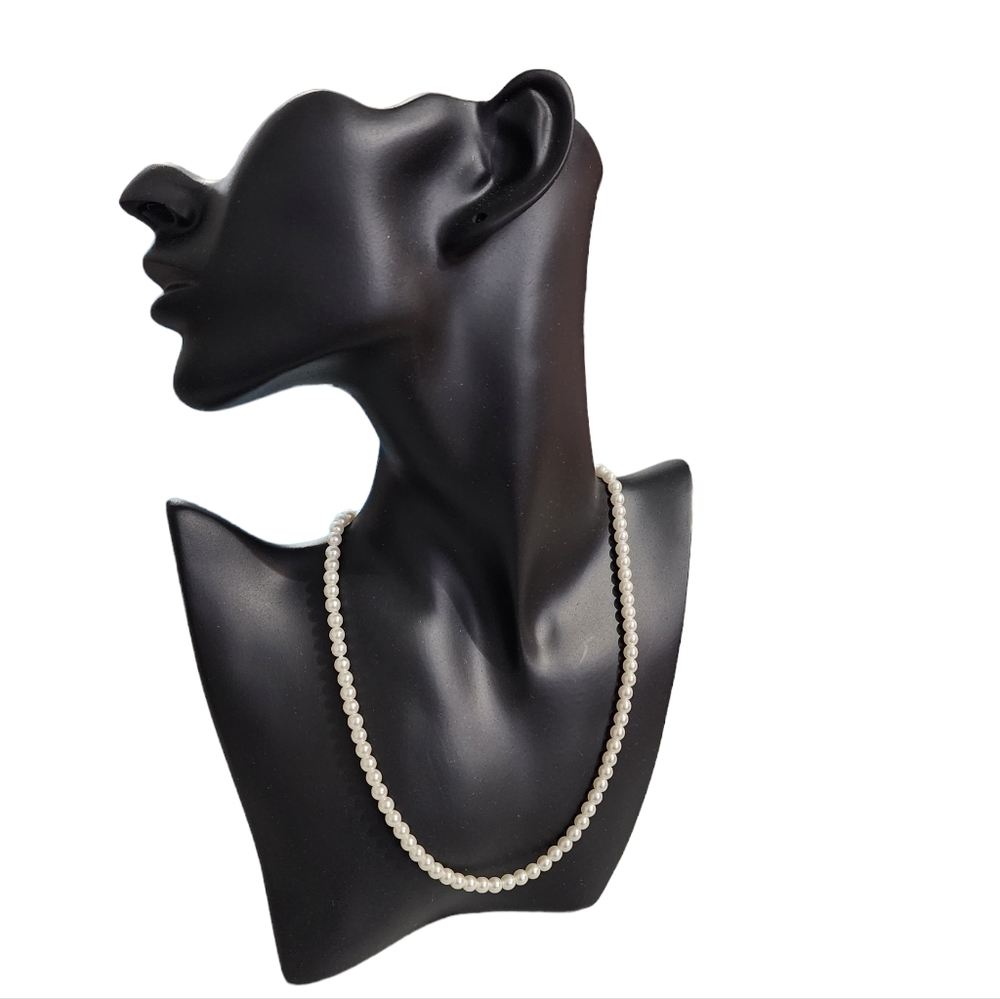 Faux pearl necklace with vintage clasp for womens